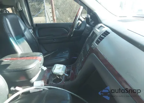 2008 Cadillac Escalade Standard z USA, uszkodzony, nr VIN 1GYFK63848R215133